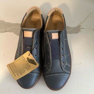 Elegant Navy Leather Sneakers for Women